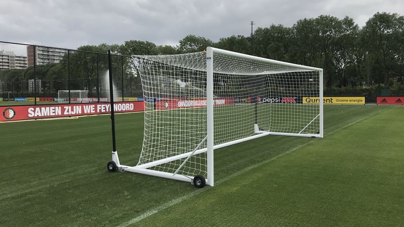 Verplaatsbaar trainingsdoel met spanstangen Feyenoord