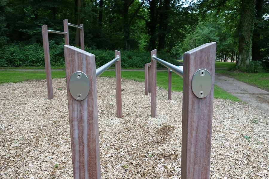 dips houten fitnesstoestel