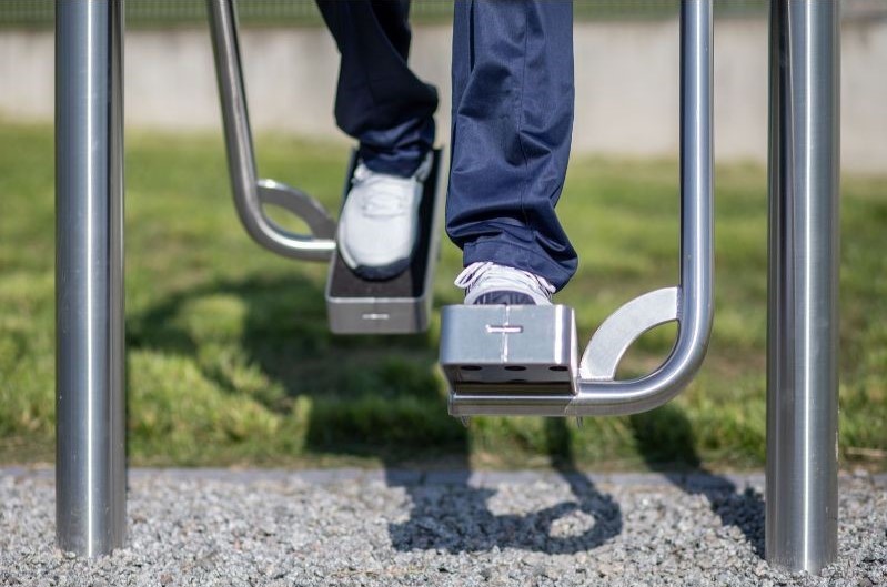 modern line buiten fitness Beentrainer